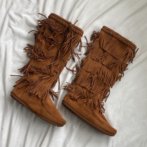 Minnetonka 5 Layer Fringe Boots - Picture 3 of 5